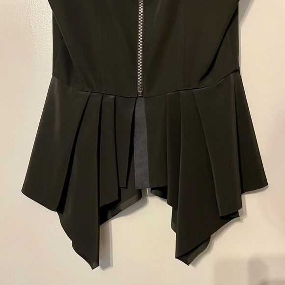 Black Ruffle Sleeveless Sportmax Top - Picture 6 of 6